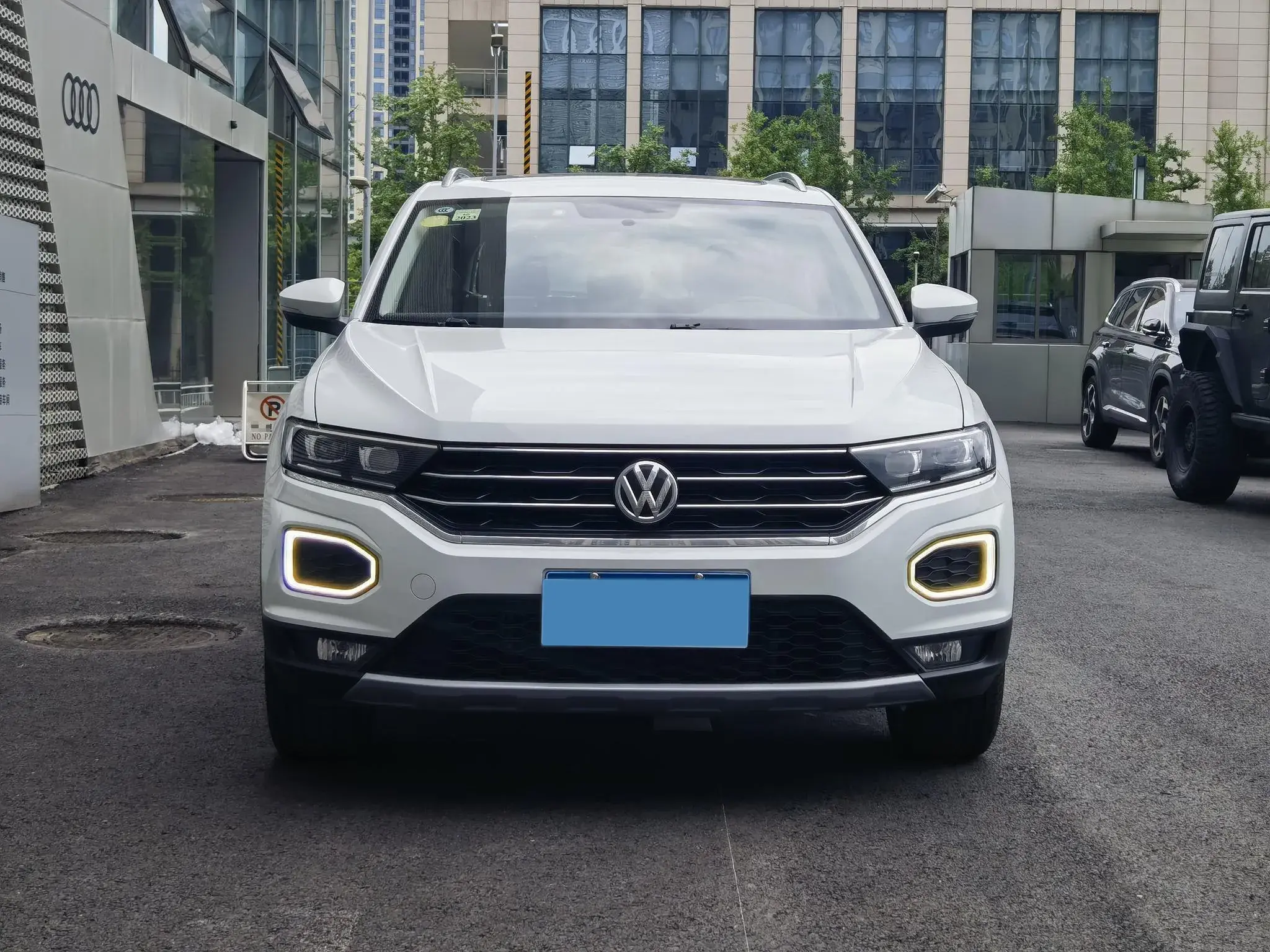 2020 VOLKSWAGEN T-ROC thumbnail 2