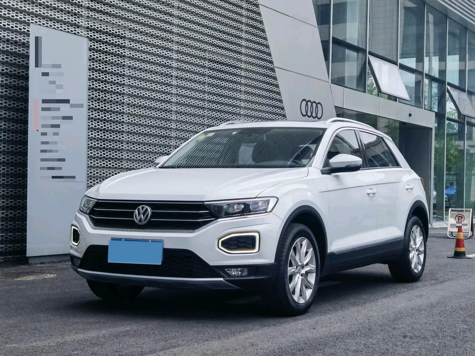 2020 VOLKSWAGEN T-ROC view 1
