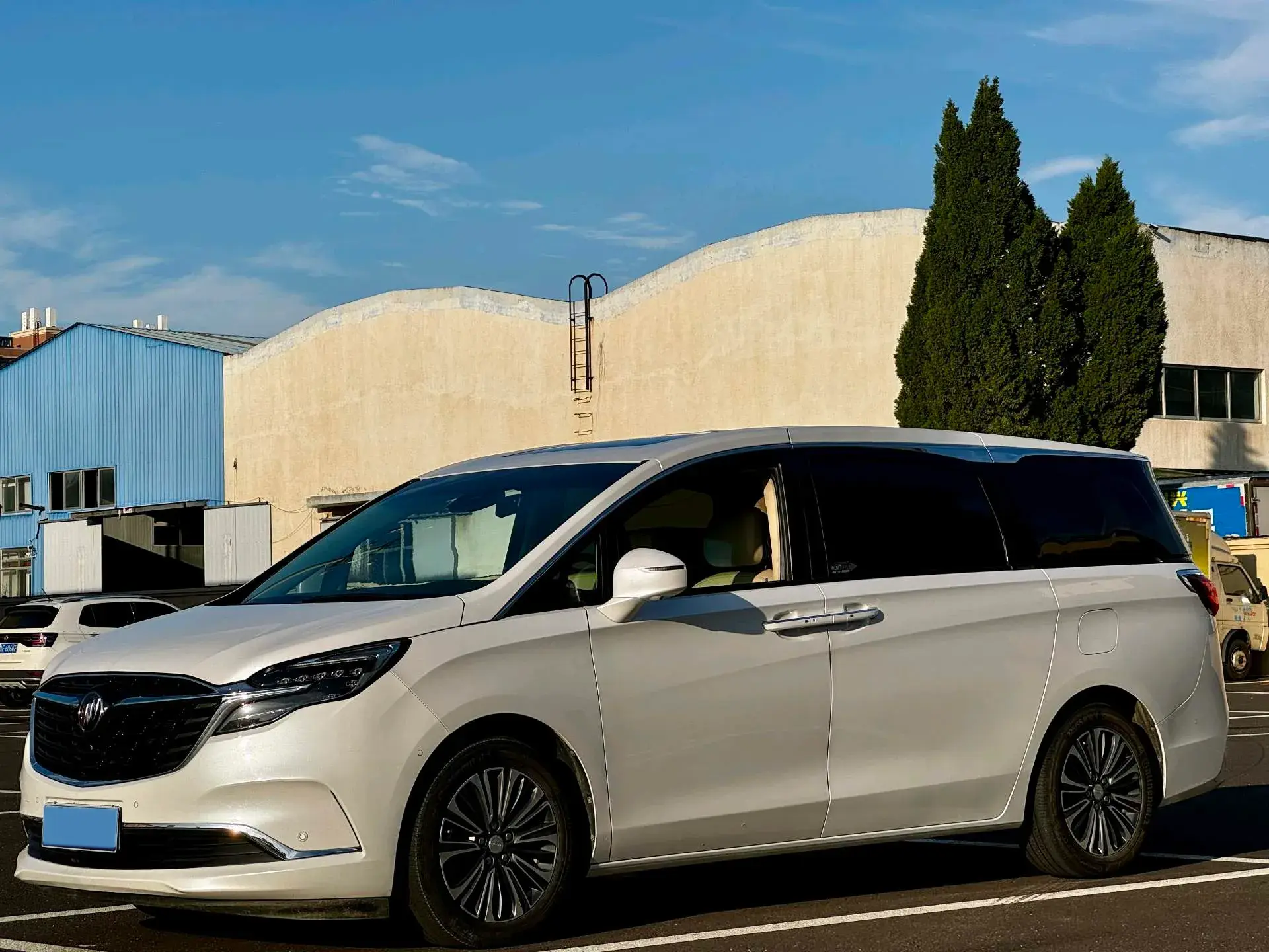 2022 BUICK GL8 view 1