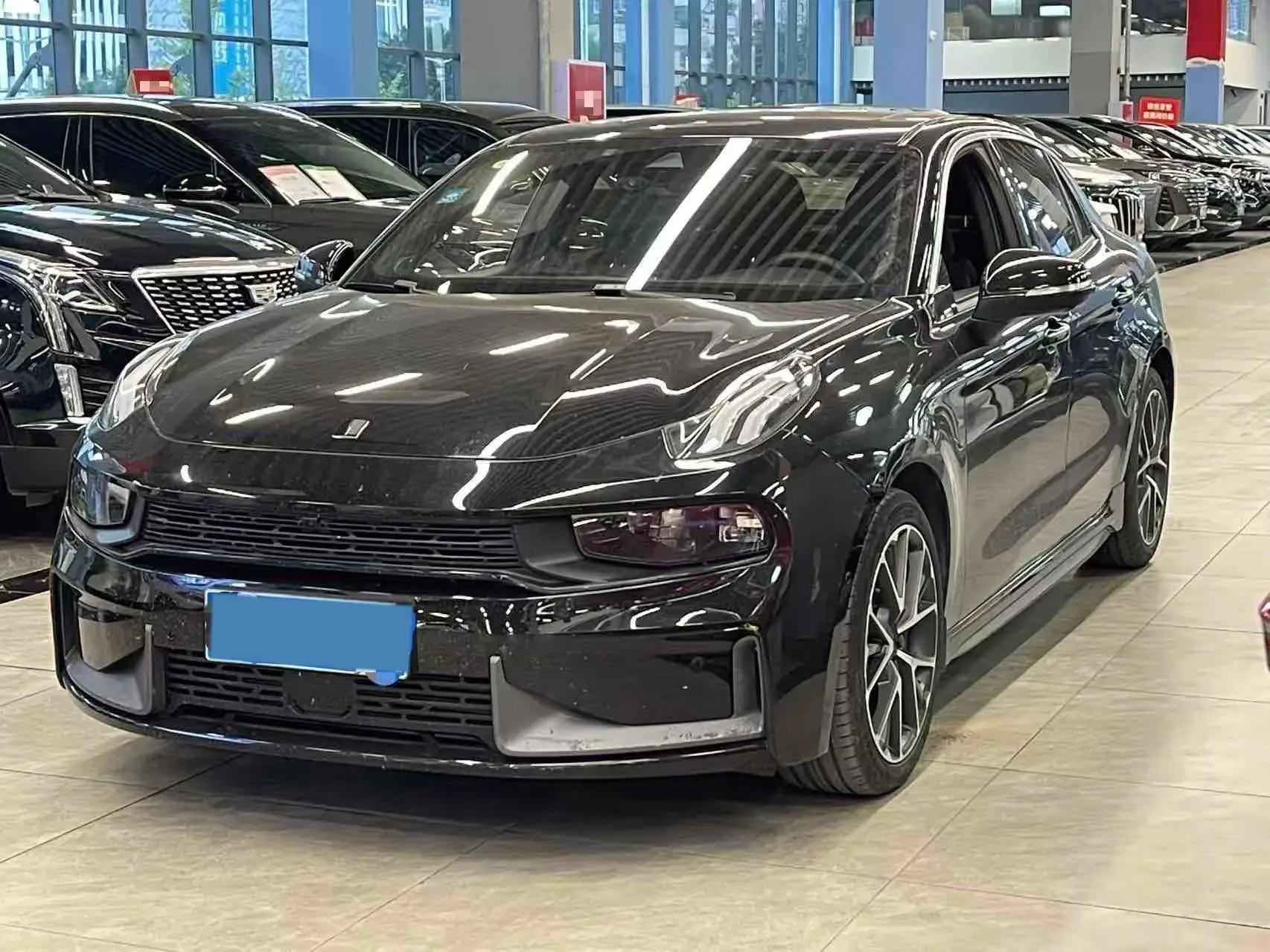 2019 LYNK&CO 03 view 1