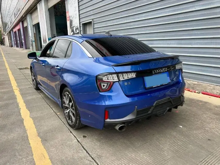 2018 LYNK&CO 03 thumbnail 3