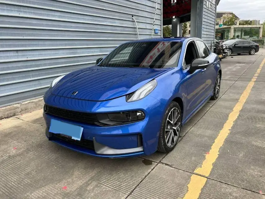 2018 LYNK&CO 03 view 1