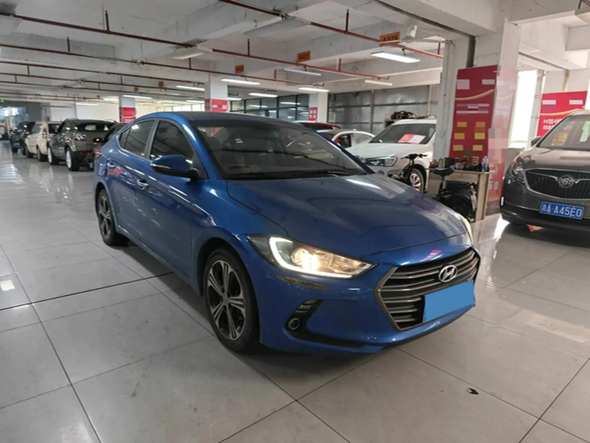 2018 HYUNDAI ELANTRA thumbnail 3