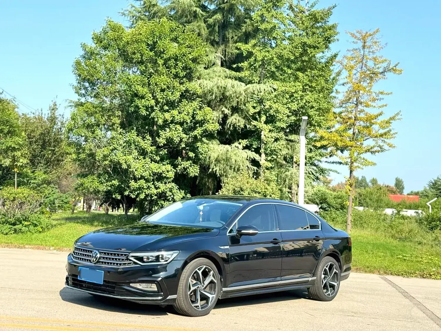 2024 VOLKSWAGEN MAGOTAN view 1