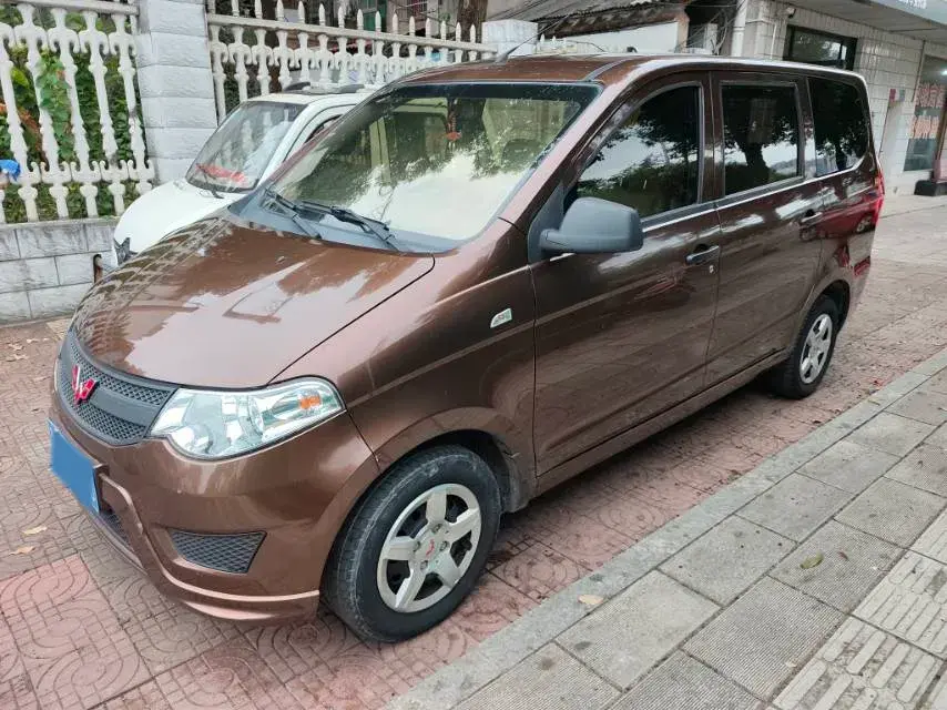 2018 WULING HONGGUANG view 1
