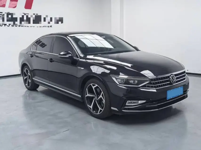 2023 VOLKSWAGEN MAGOTAN thumbnail 3