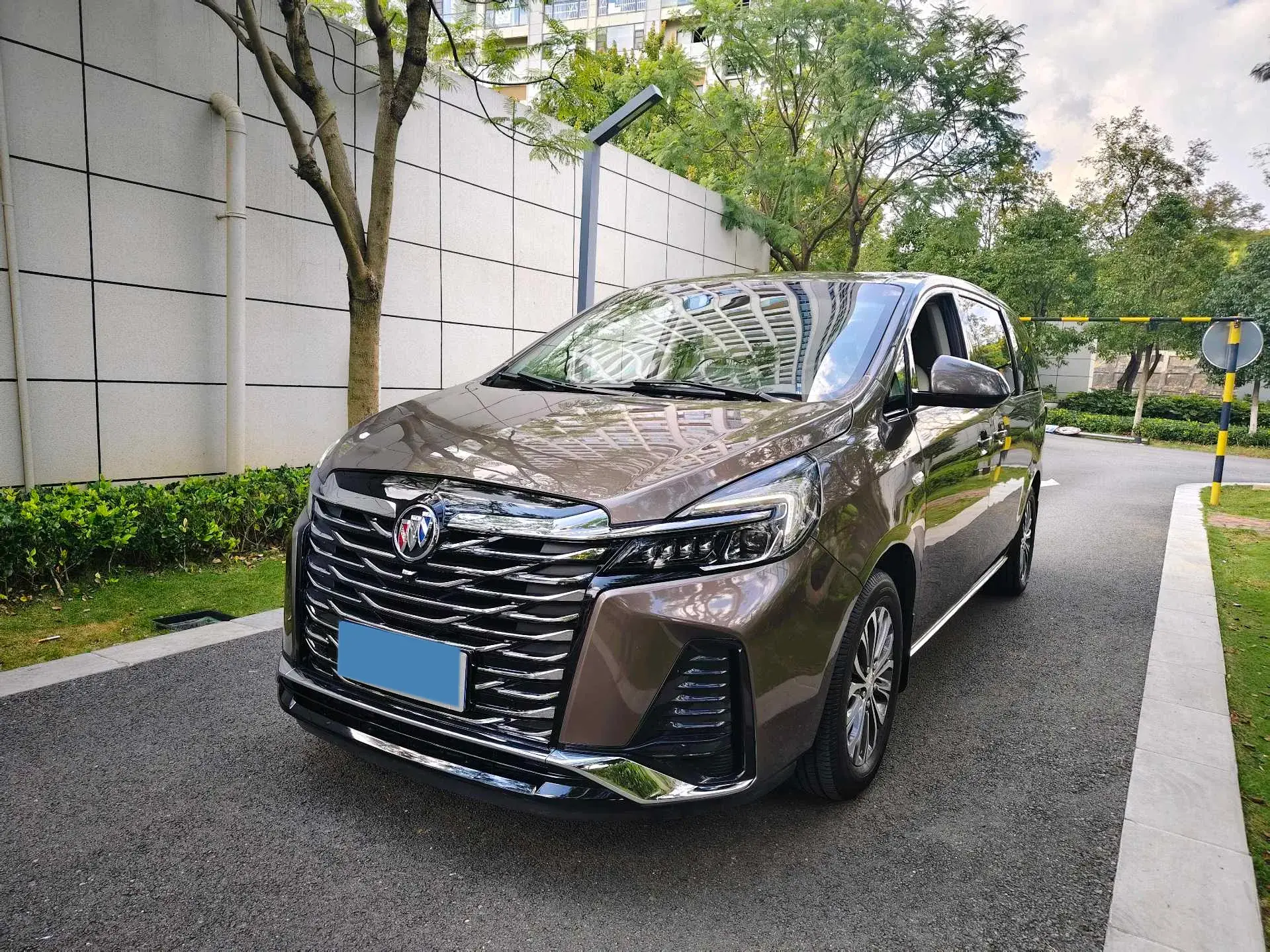 2023 BUICK GL8 view 1