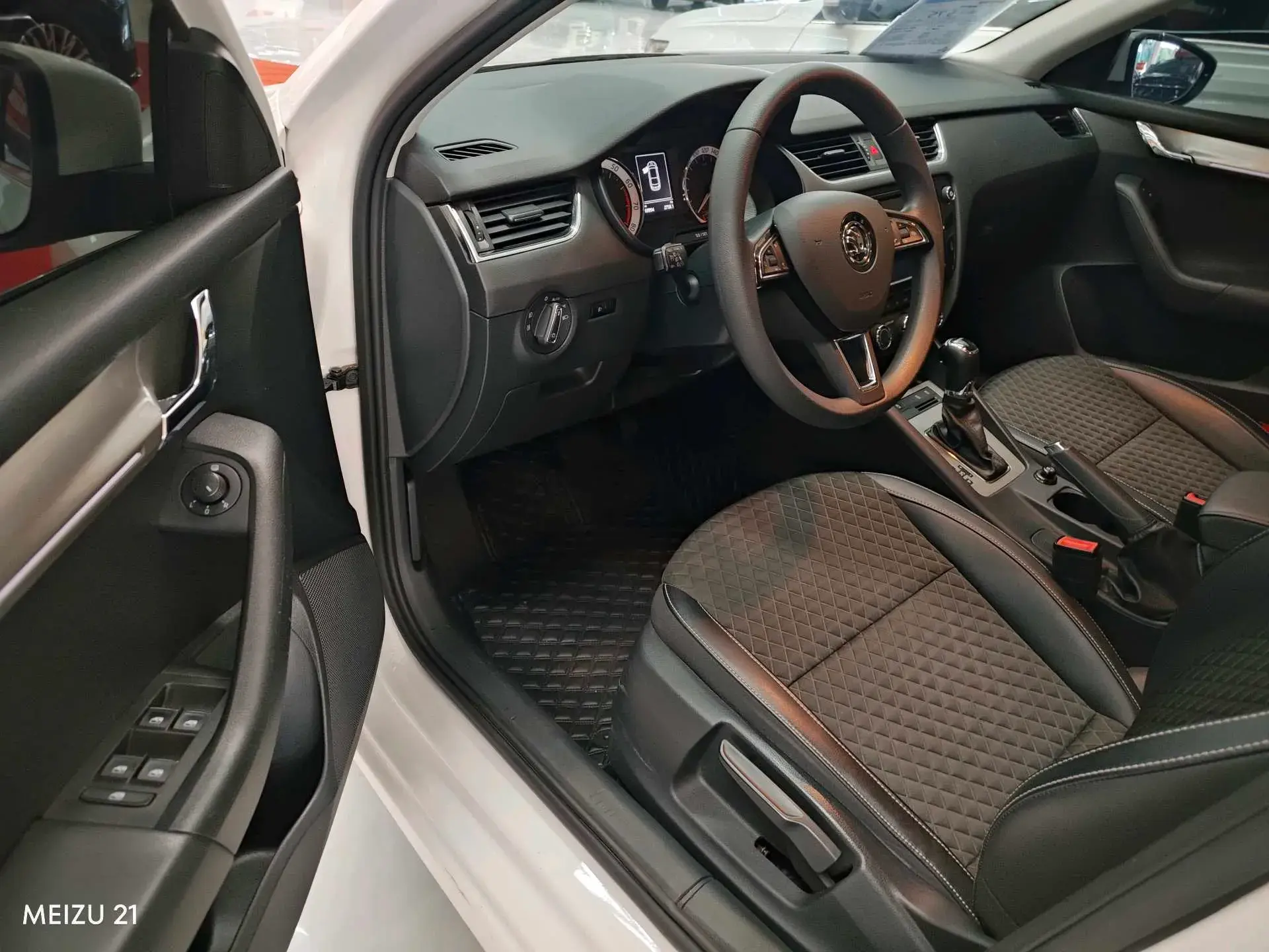 2019 SKODA OCTAVIA thumbnail 2