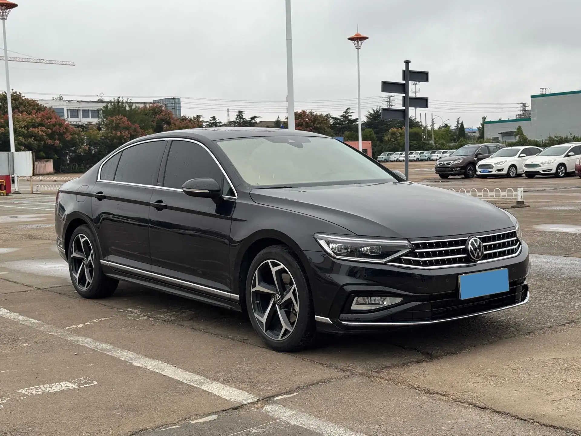 2025 VOLKSWAGEN MAGOTAN thumbnail 3