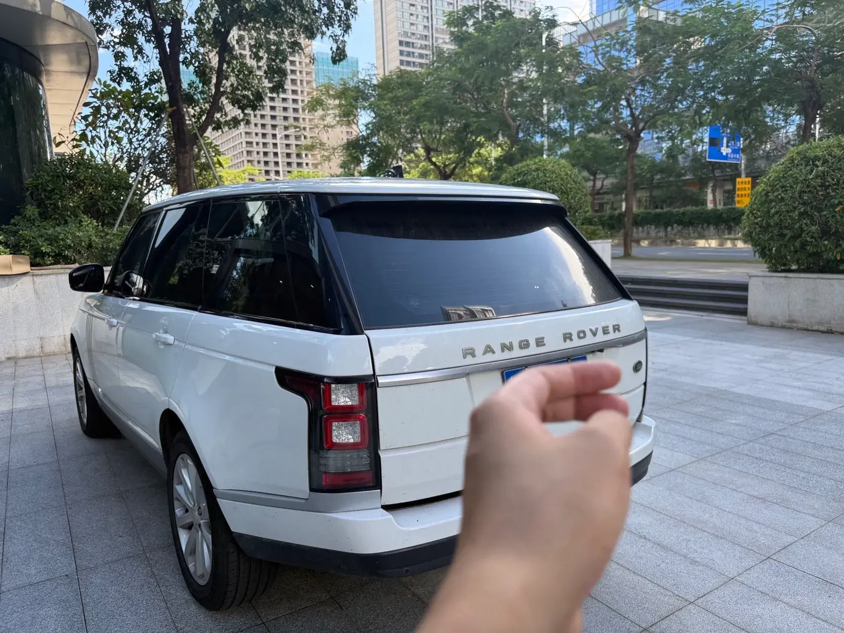 2017 LAND ROVER thumbnail 3