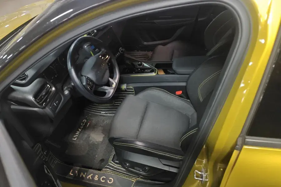 2019 LYNK&CO 03 thumbnail 3