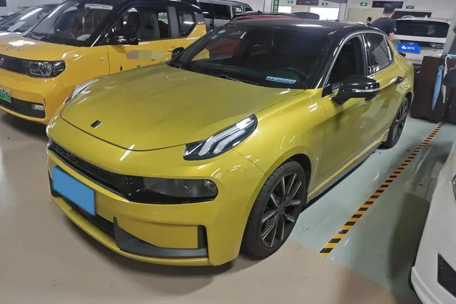 2019 LYNK&CO 03 view 1