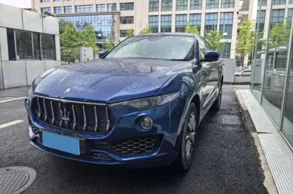 2018 MASERATI LEVANTE view 1