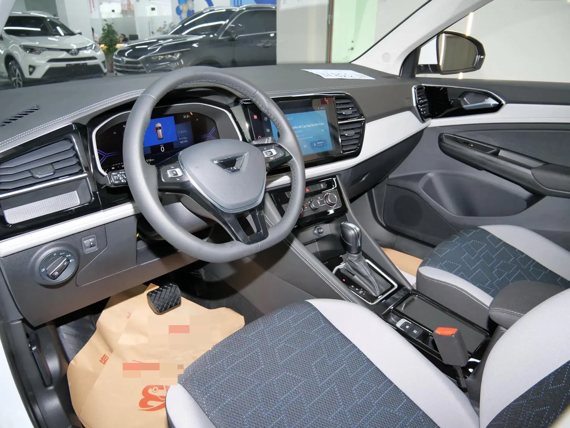 2024 JETTA VS7 thumbnail 4