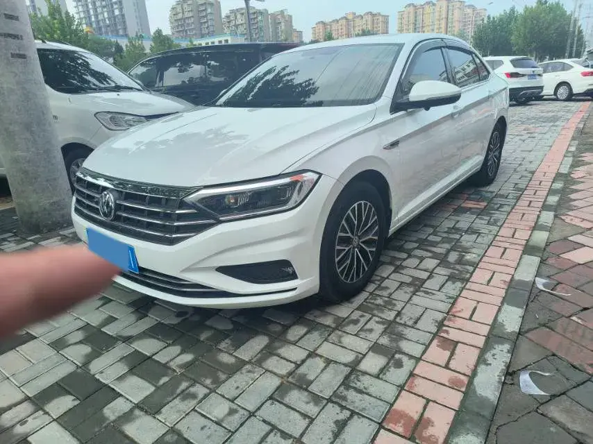 2021 VOLKSWAGEN SAGITAR view 1