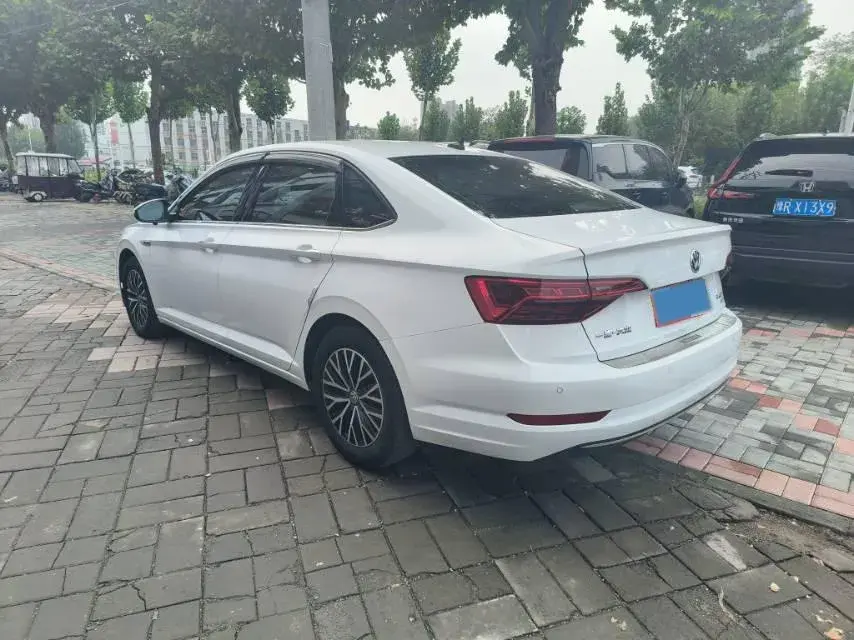 2021 VOLKSWAGEN SAGITAR thumbnail 4