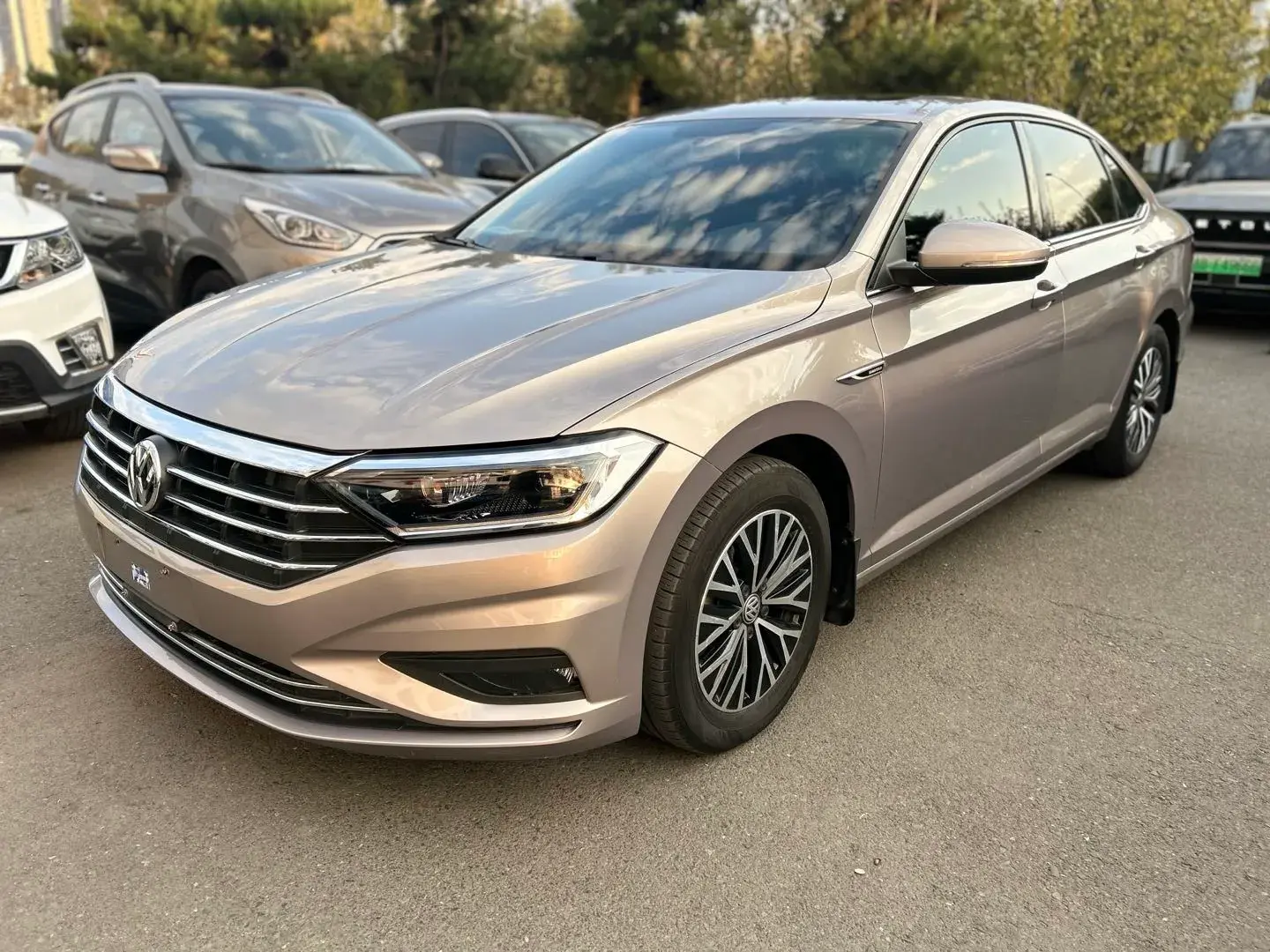 2019 VOLKSWAGEN SAGITAR view 1