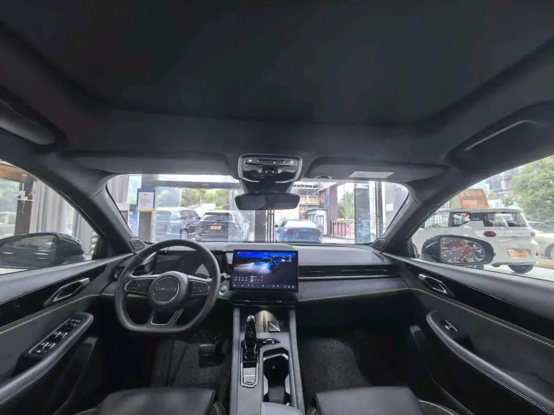 2023 LYNK&CO 03 thumbnail 4