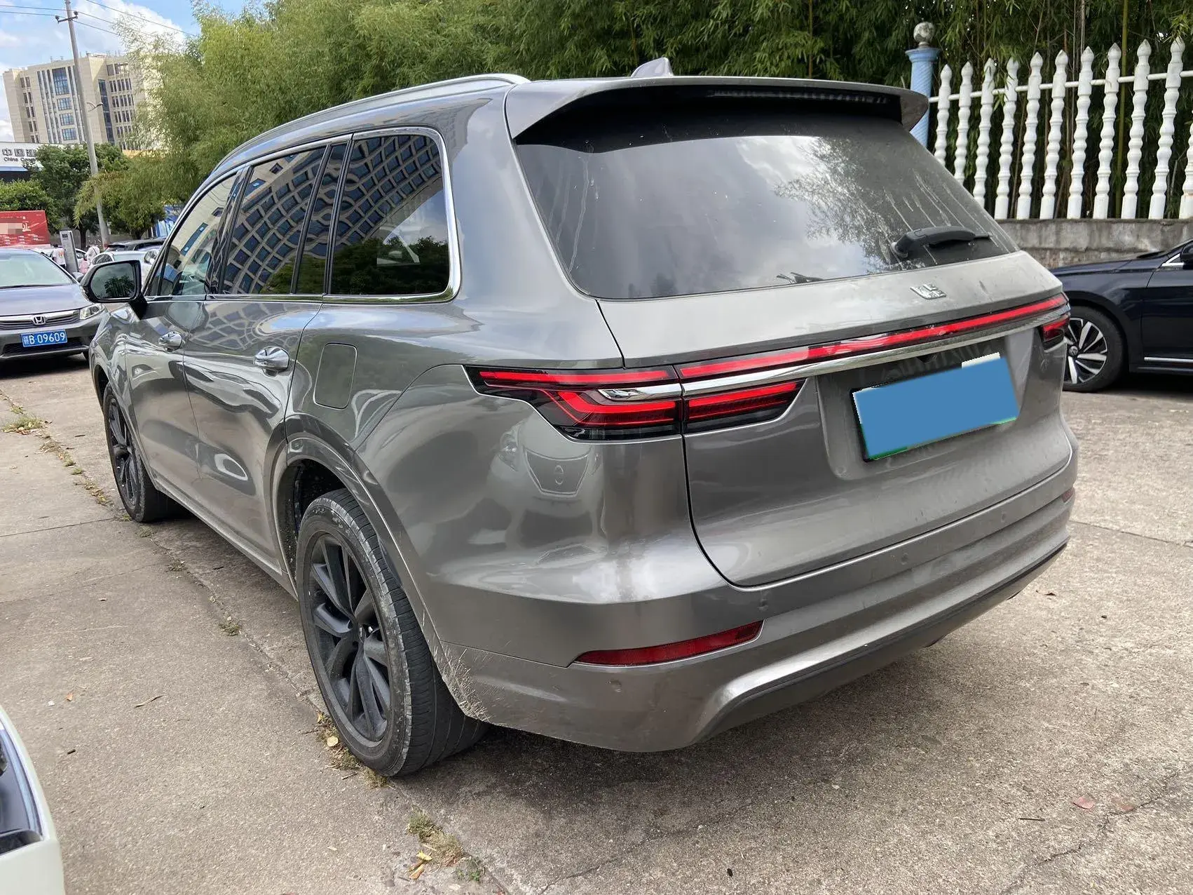 2020 LI ONE thumbnail 3