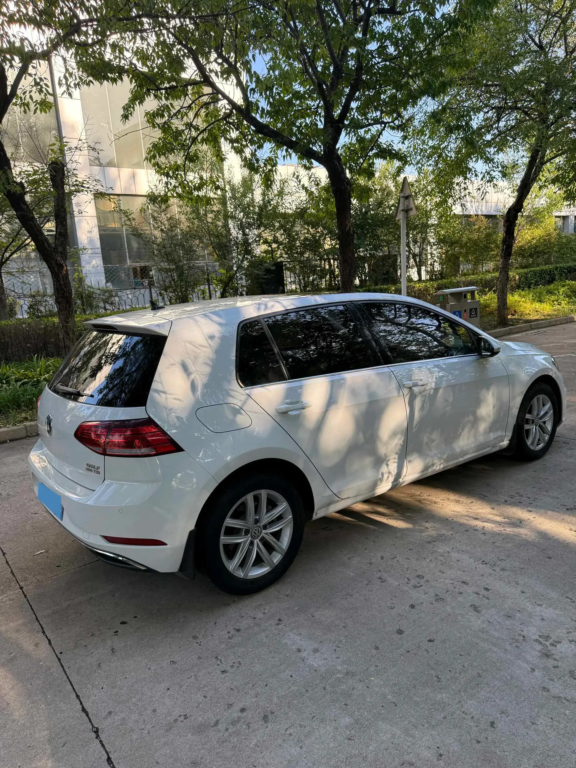 2019 VOLKSWAGEN GOLF thumbnail 4