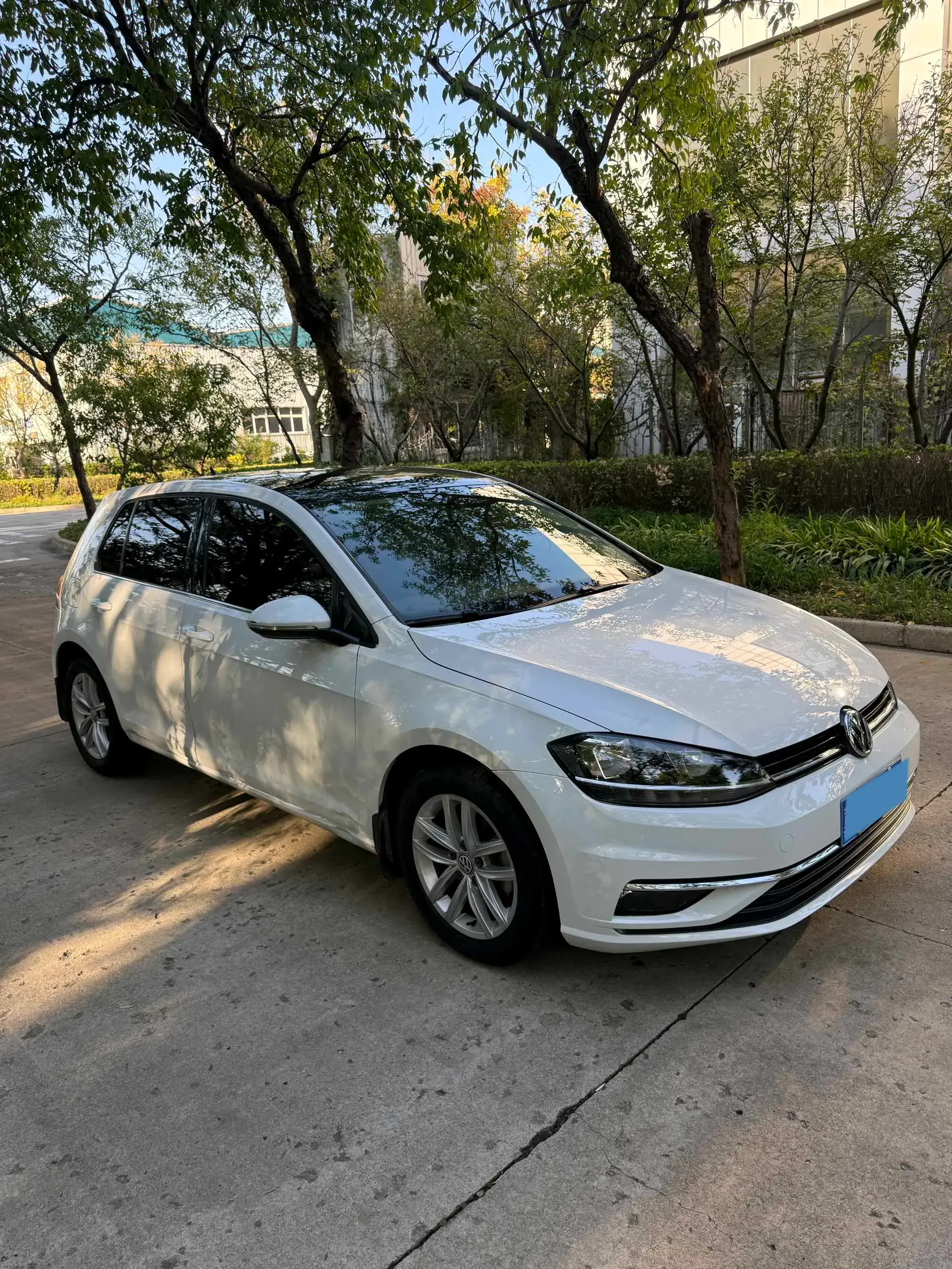 2019 VOLKSWAGEN GOLF thumbnail 3