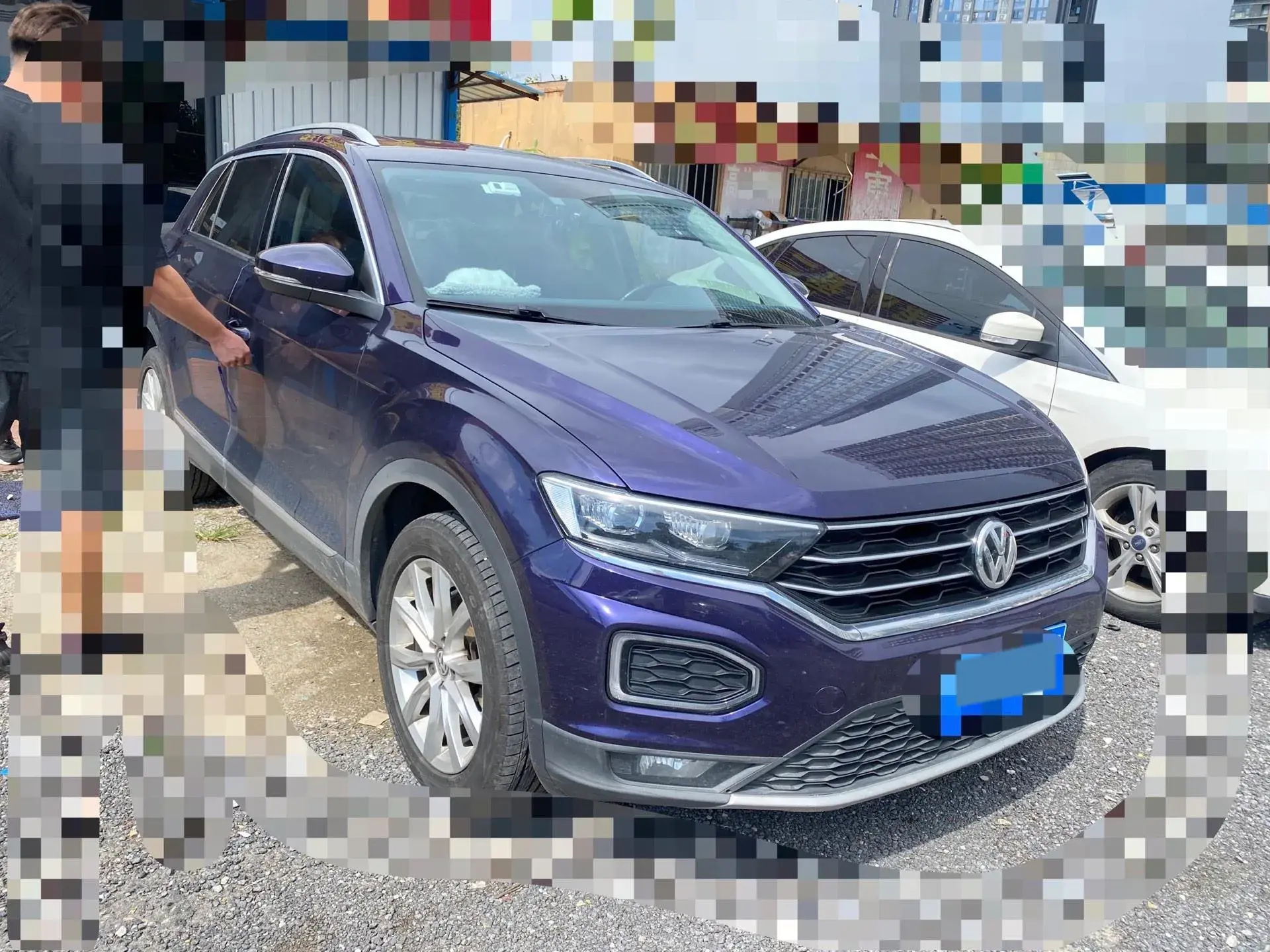 2019 VOLKSWAGEN T-ROC thumbnail 3