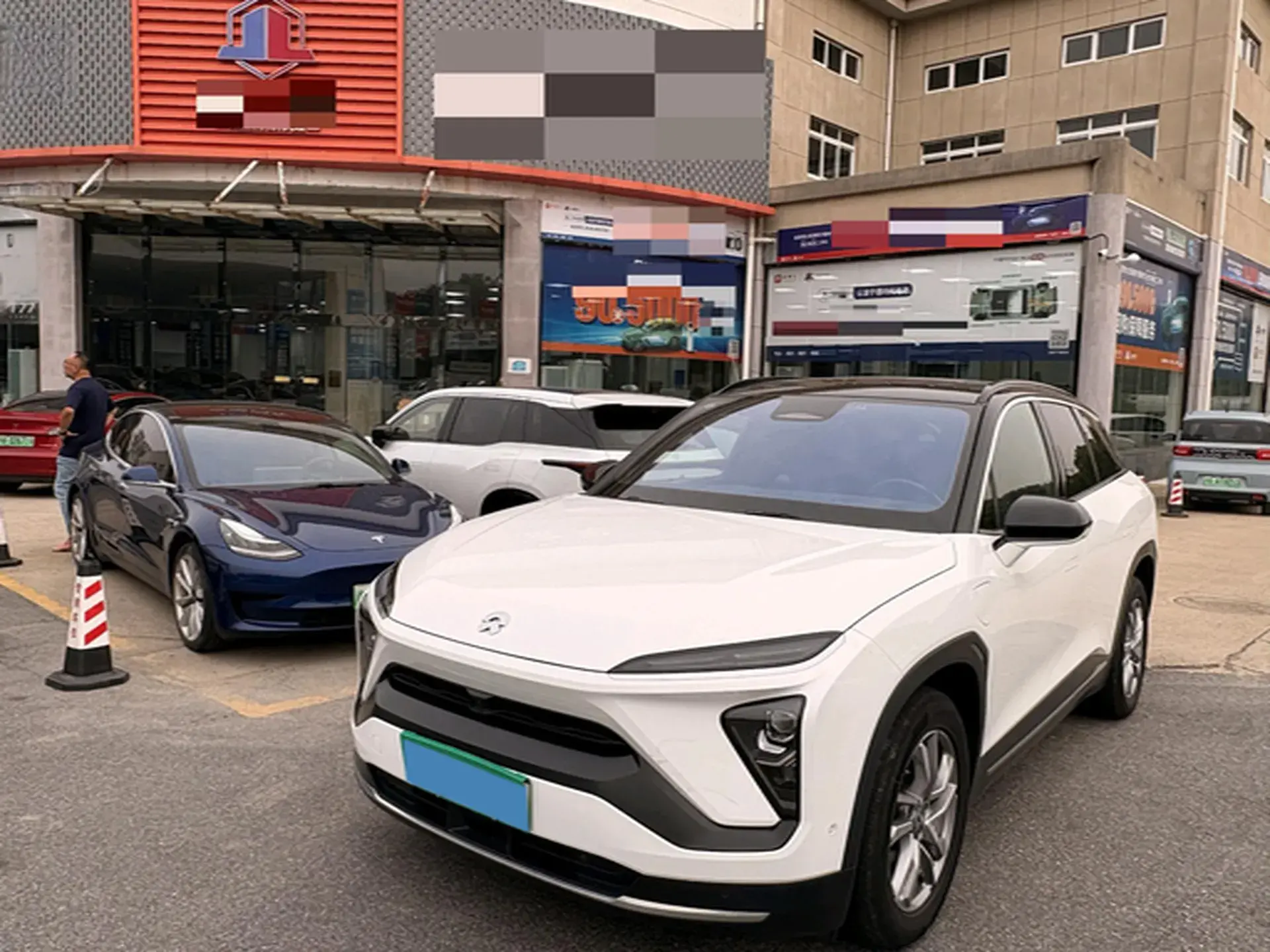 2022 NIO ES6 view 1