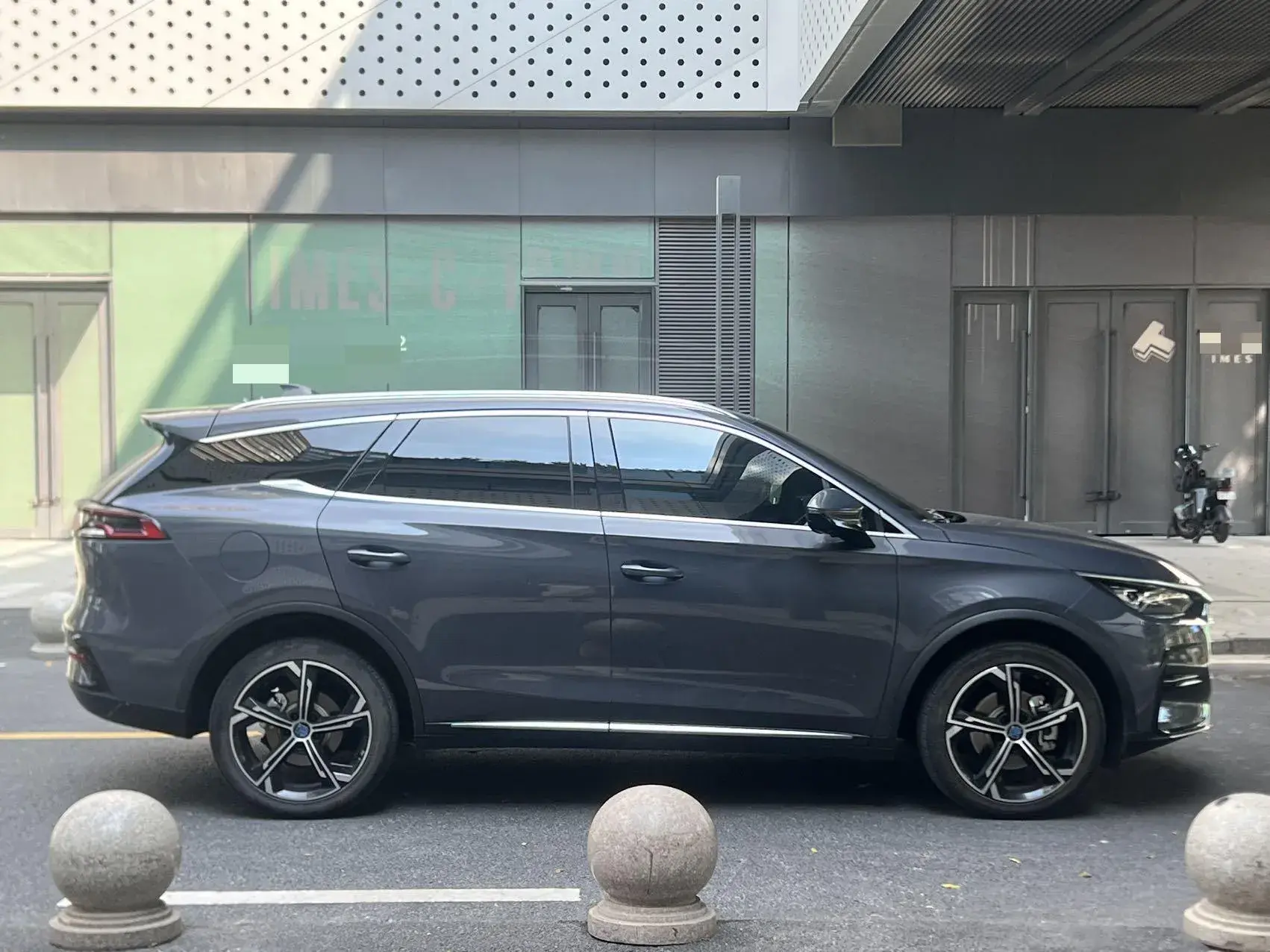 2021 BYD TANG thumbnail 4