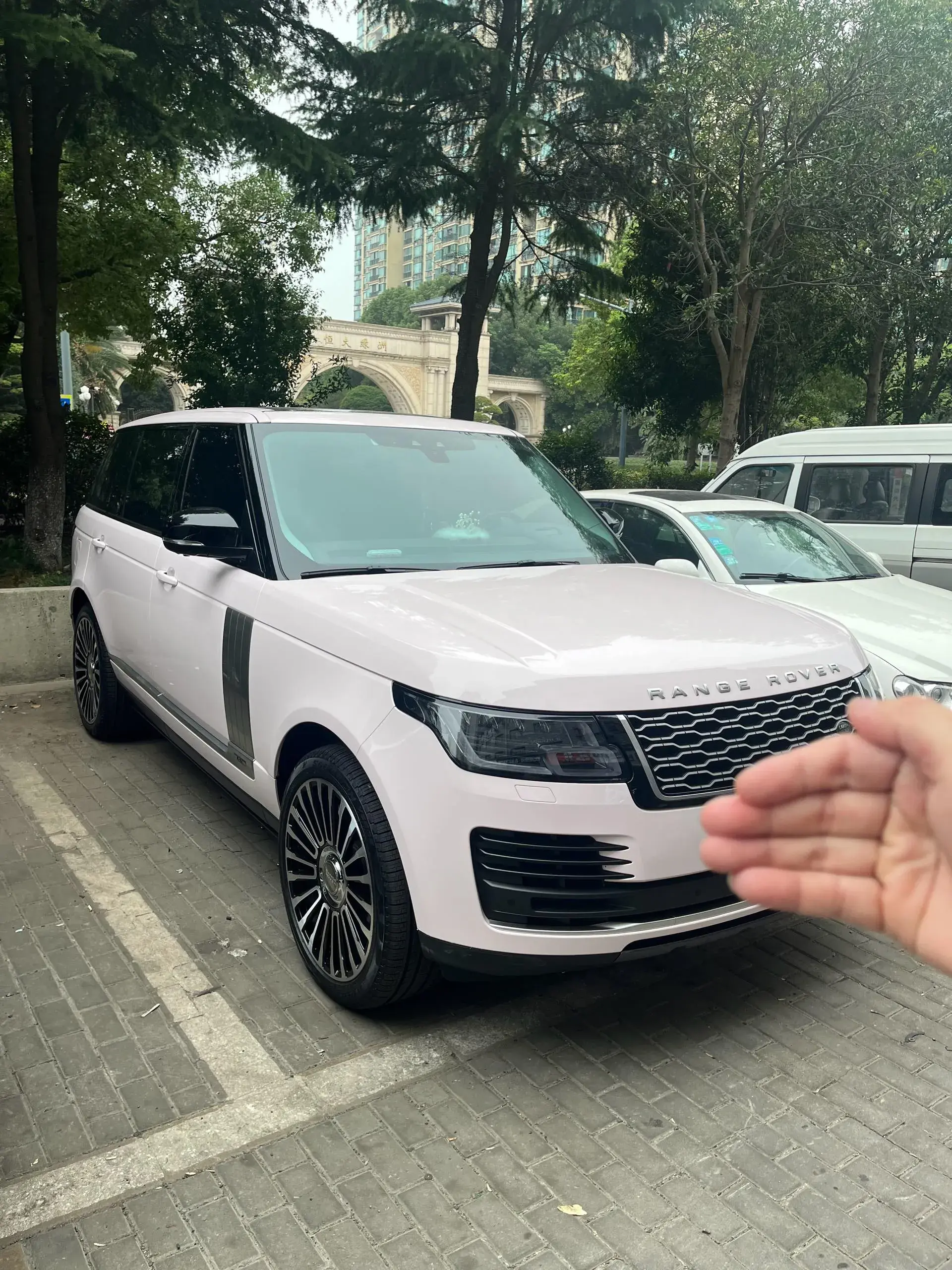 2021 LAND ROVER thumbnail 3