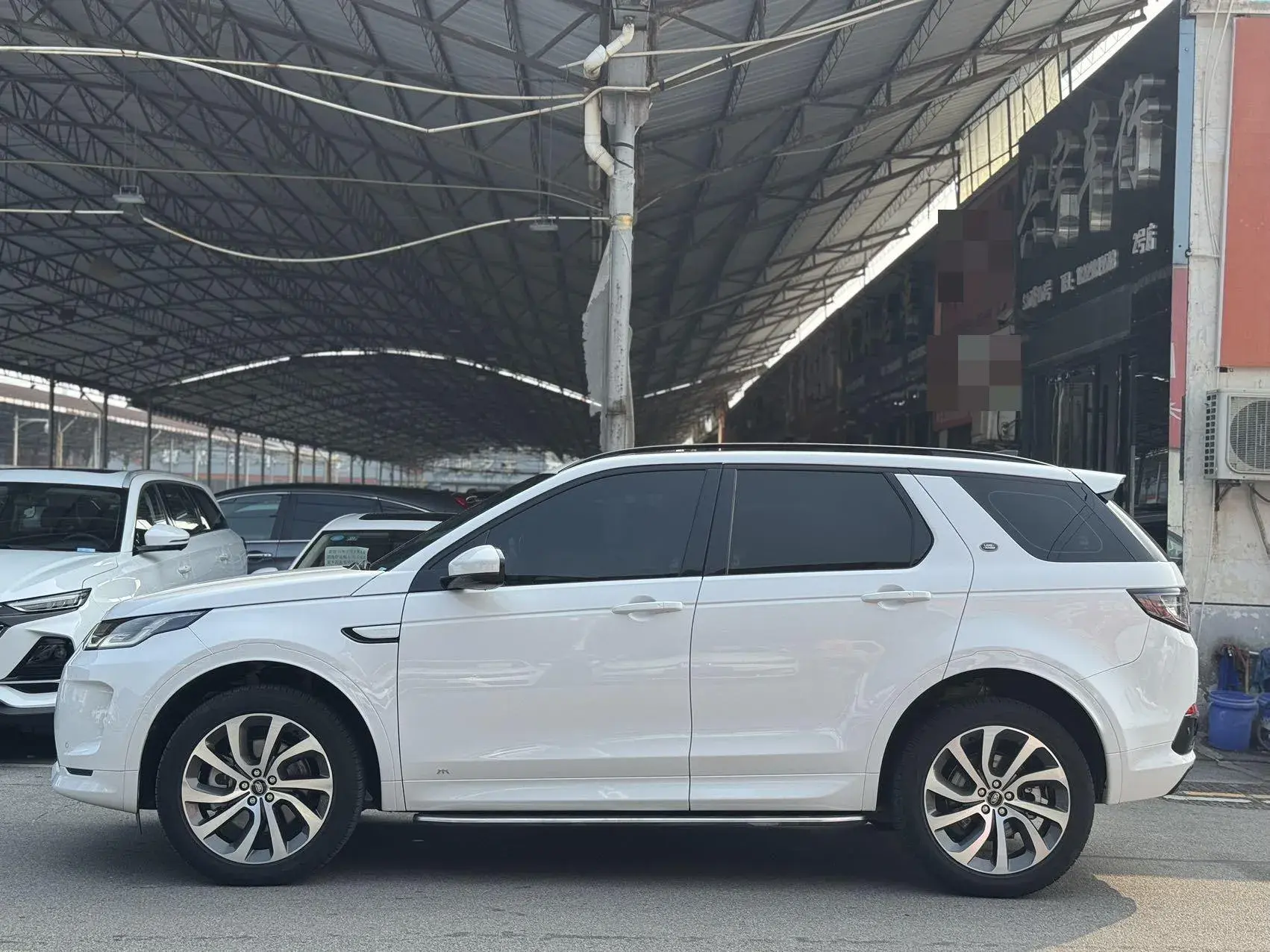 2022 LAND ROVER thumbnail 2