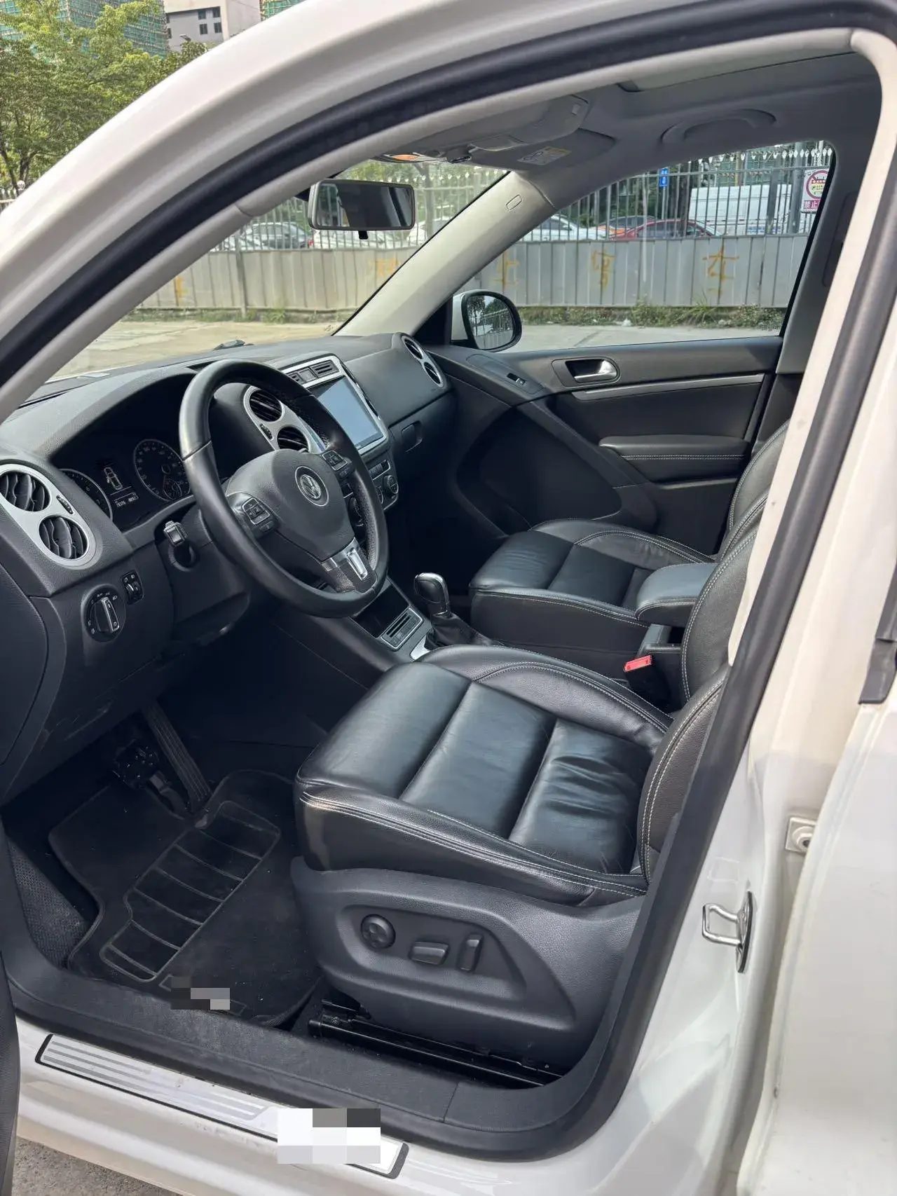 2016 VOLKSWAGEN TIGUAN thumbnail 2