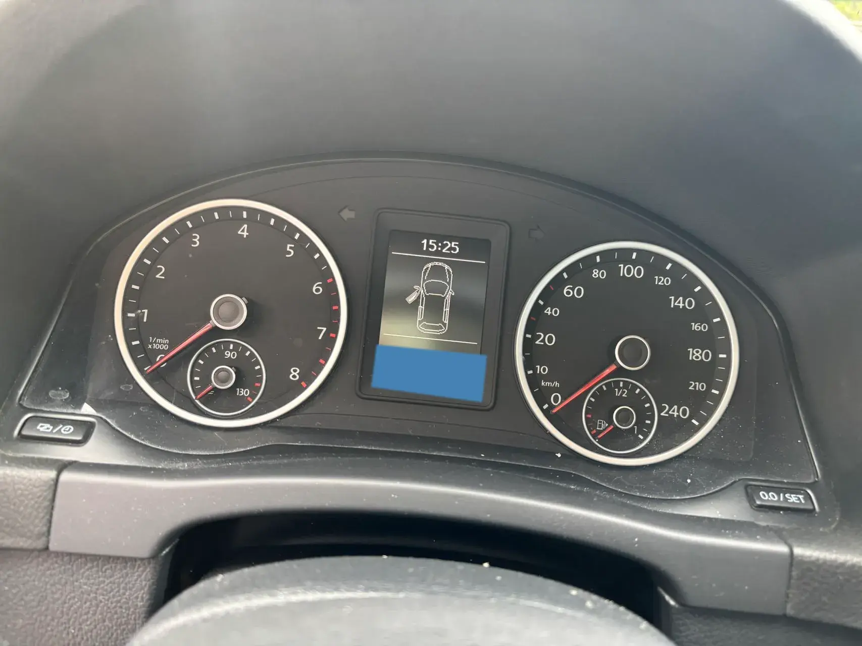 2016 VOLKSWAGEN TIGUAN thumbnail 3