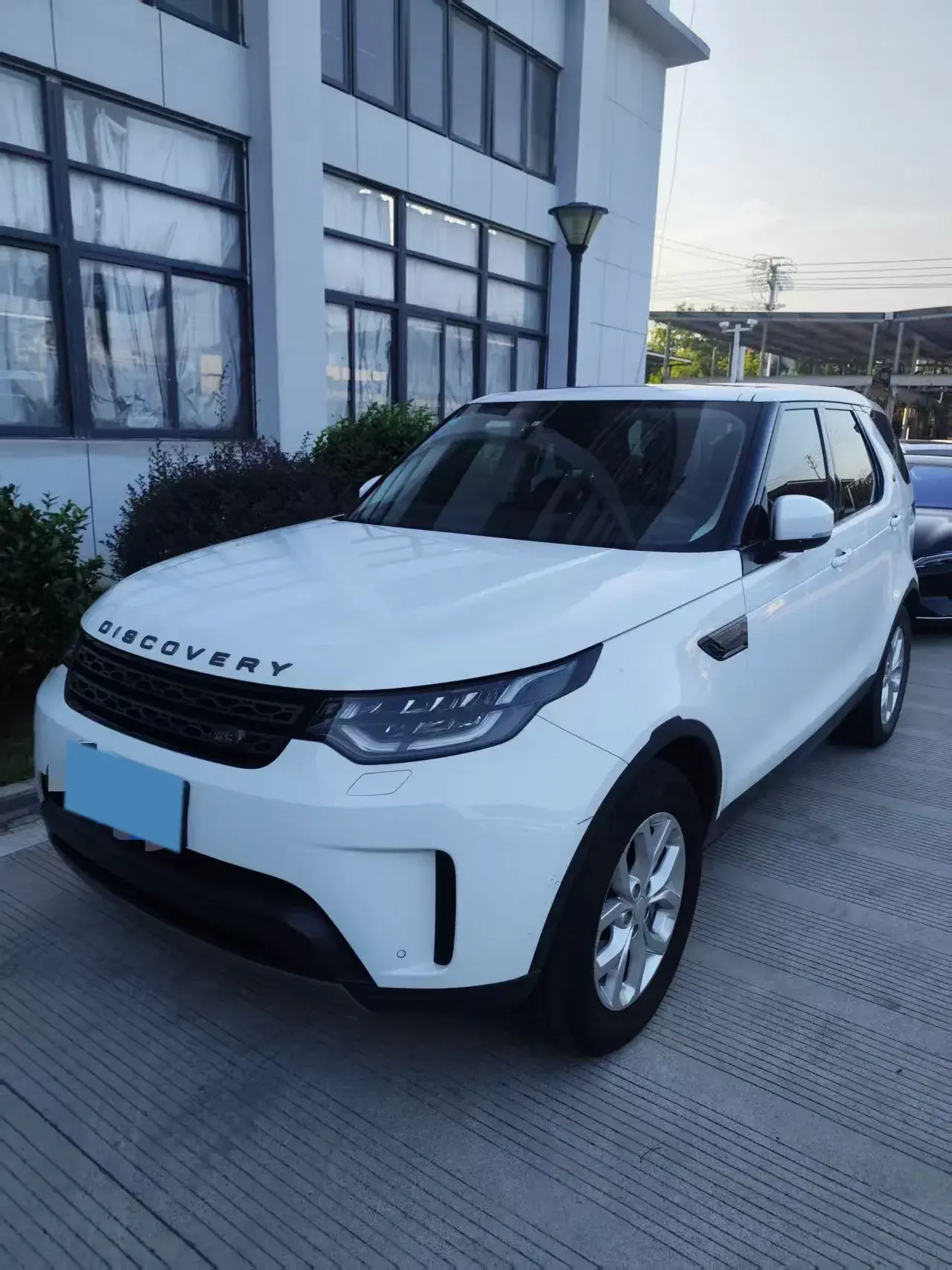 2019 LAND ROVER view 1