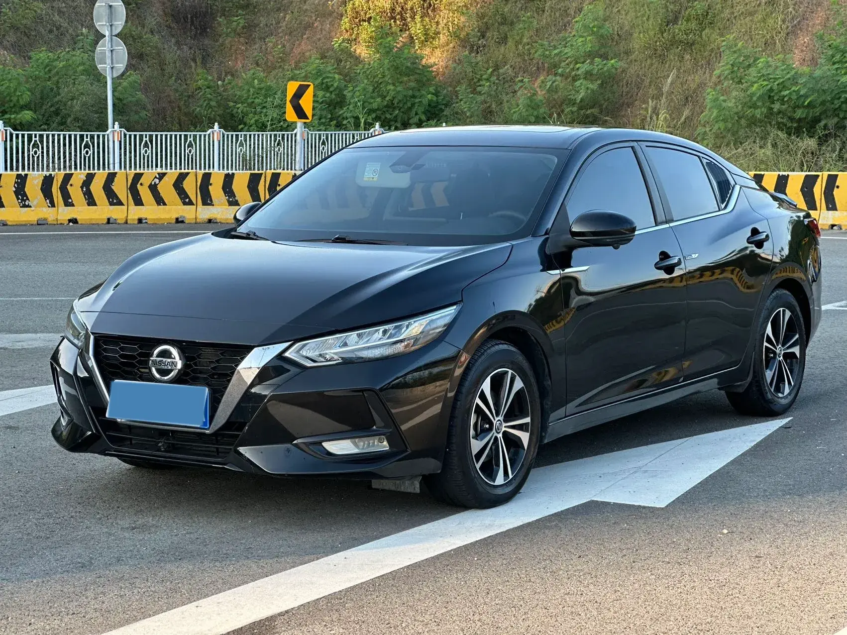 2022 NISSAN SYLPHY view 1