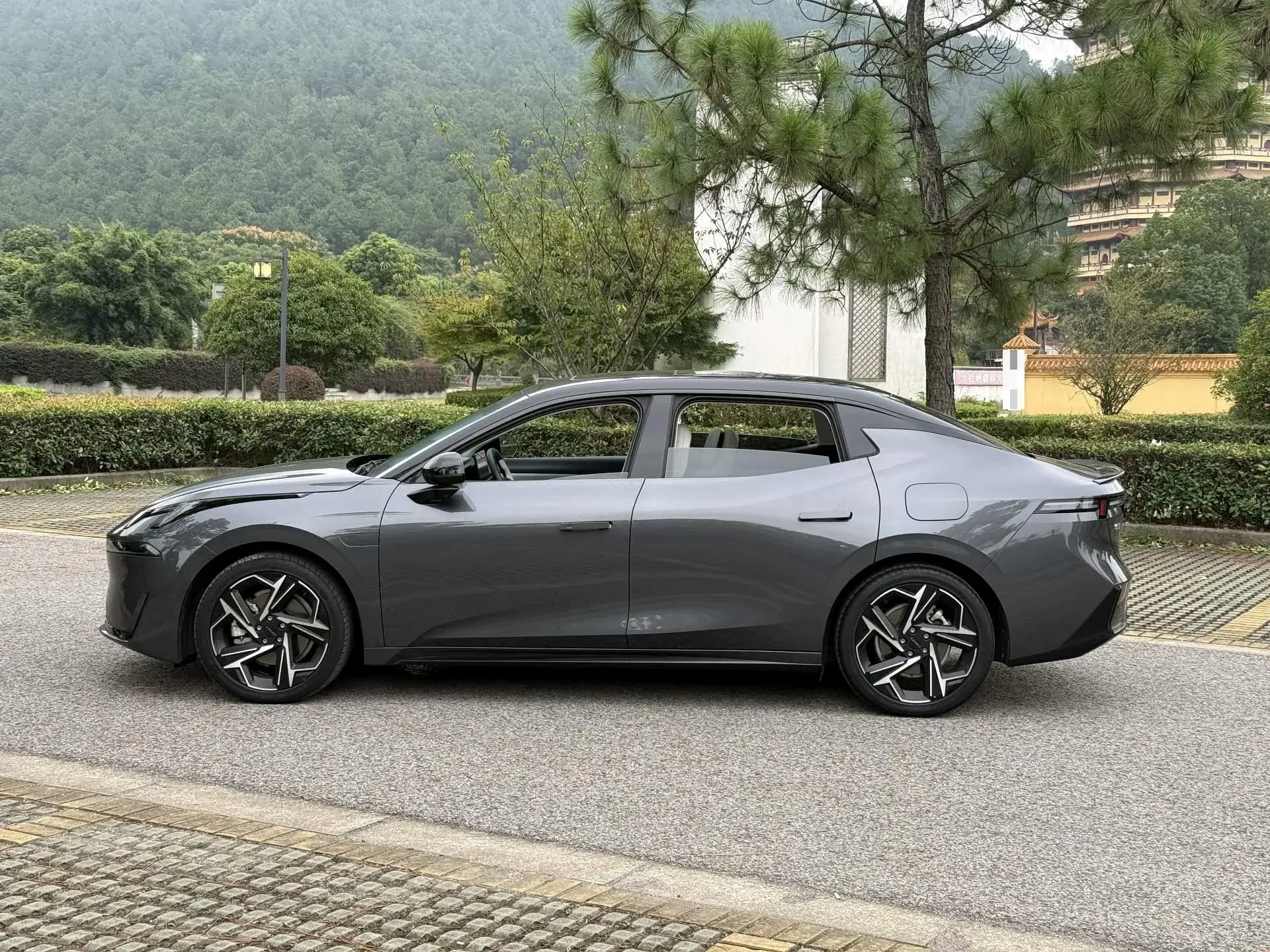 2024 LYNK&CO 07 thumbnail 3