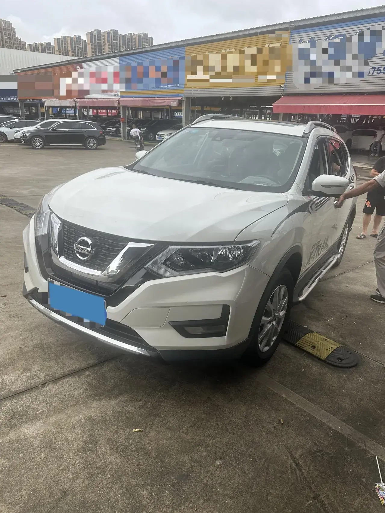 2019 NISSAN X-TRAIL view 1