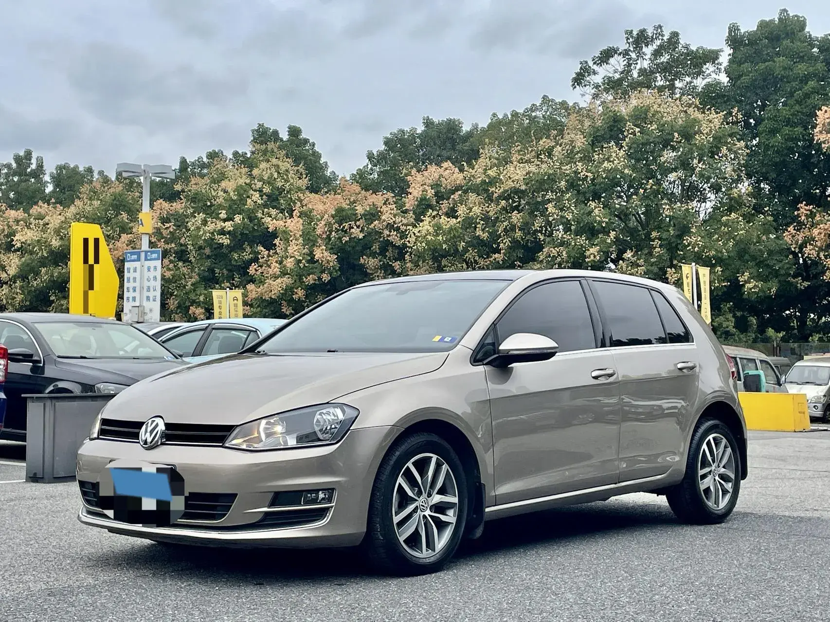 2016 VOLKSWAGEN GOLF view 1