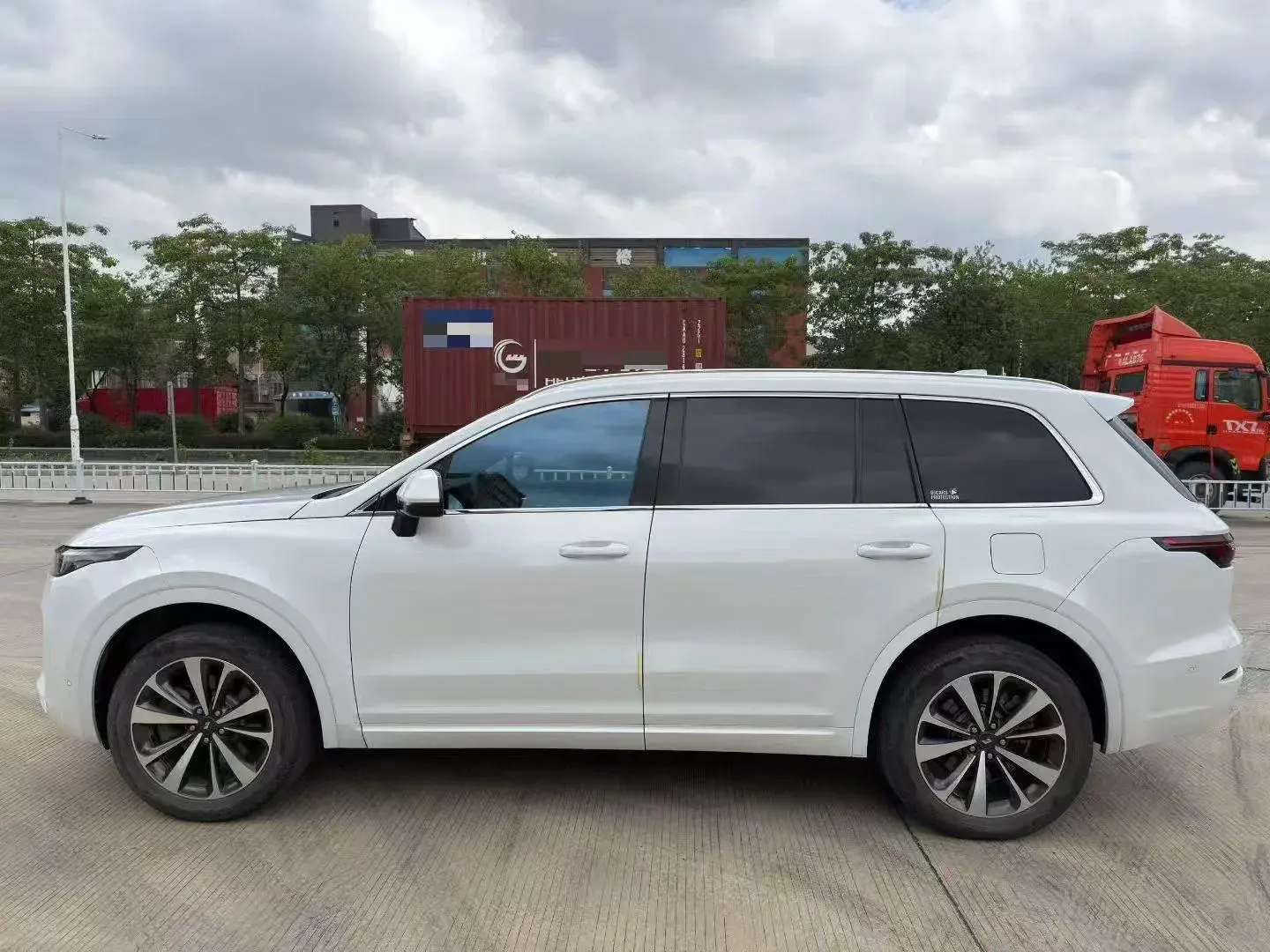 2021 LI ONE thumbnail 2