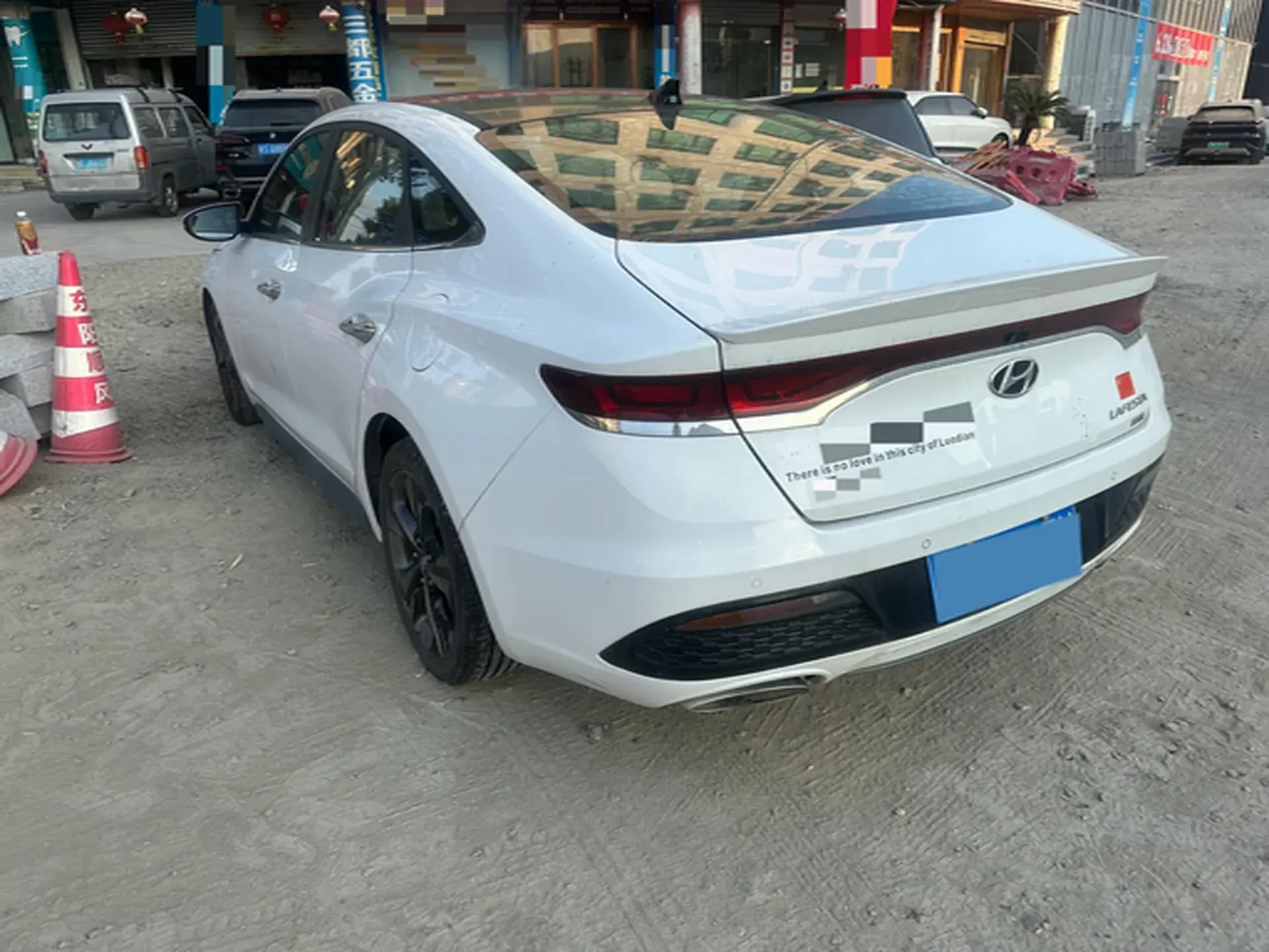 2019 HYUNDAI LA thumbnail 3