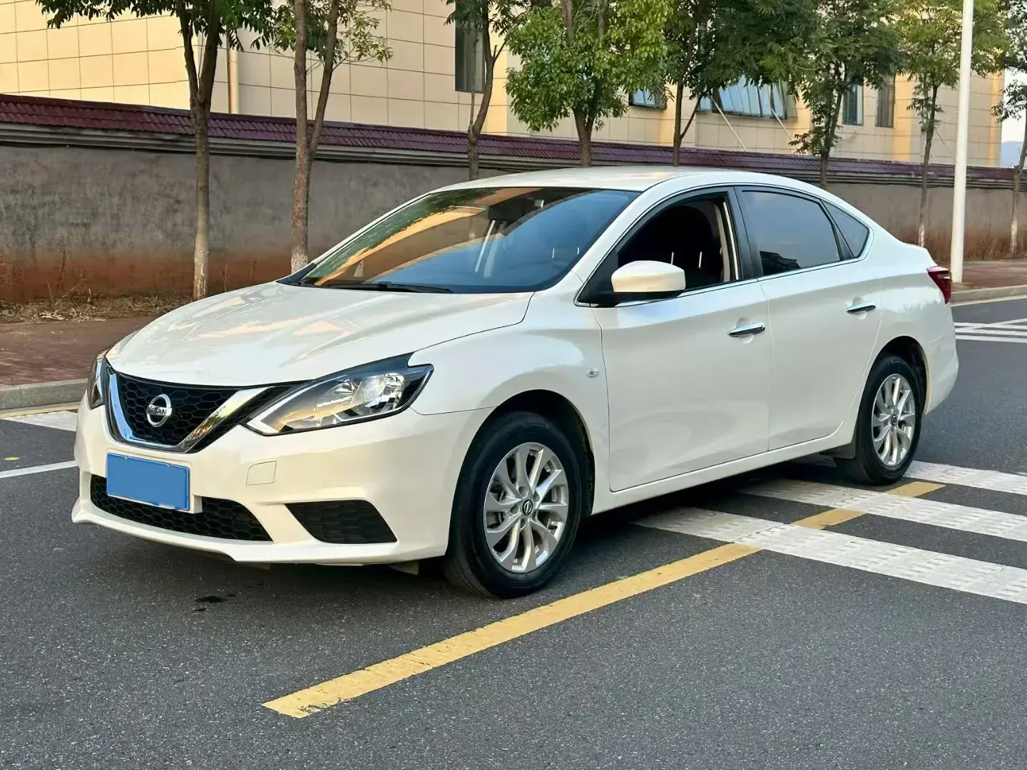 2022 NISSAN SYLPHY view 1