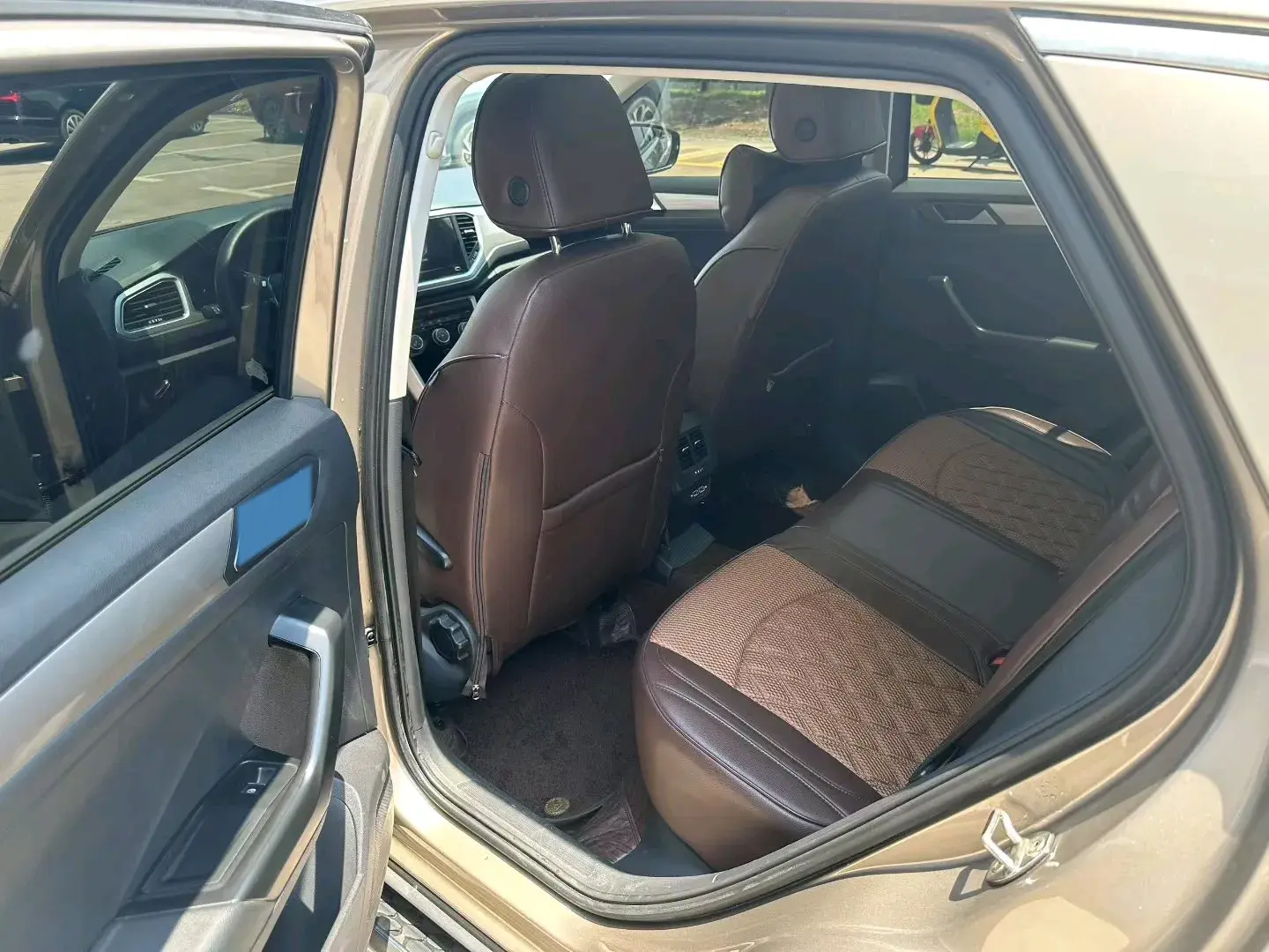 2020 VOLKSWAGEN T-ROC thumbnail 3