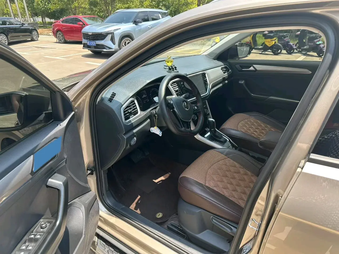 2020 VOLKSWAGEN T-ROC thumbnail 4