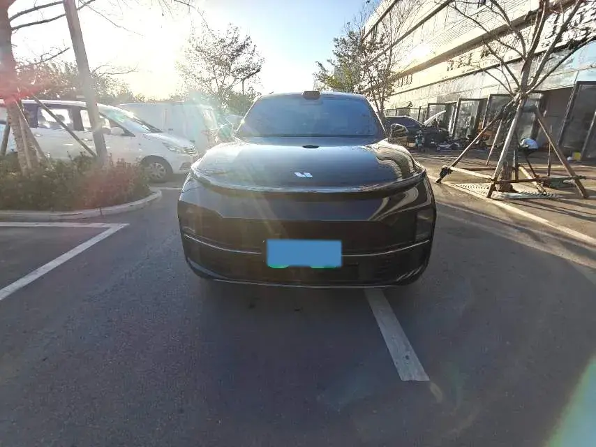 2024 LI L8 thumbnail 2