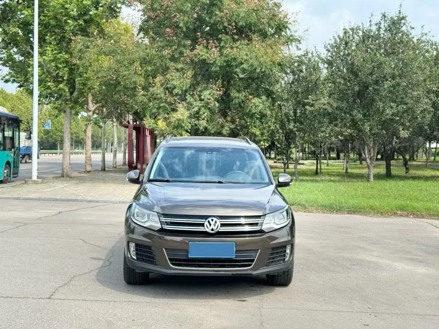 2017 VOLKSWAGEN TIGUAN thumbnail 2