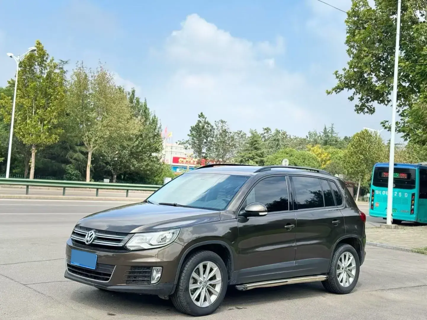 2017 VOLKSWAGEN TIGUAN view 1