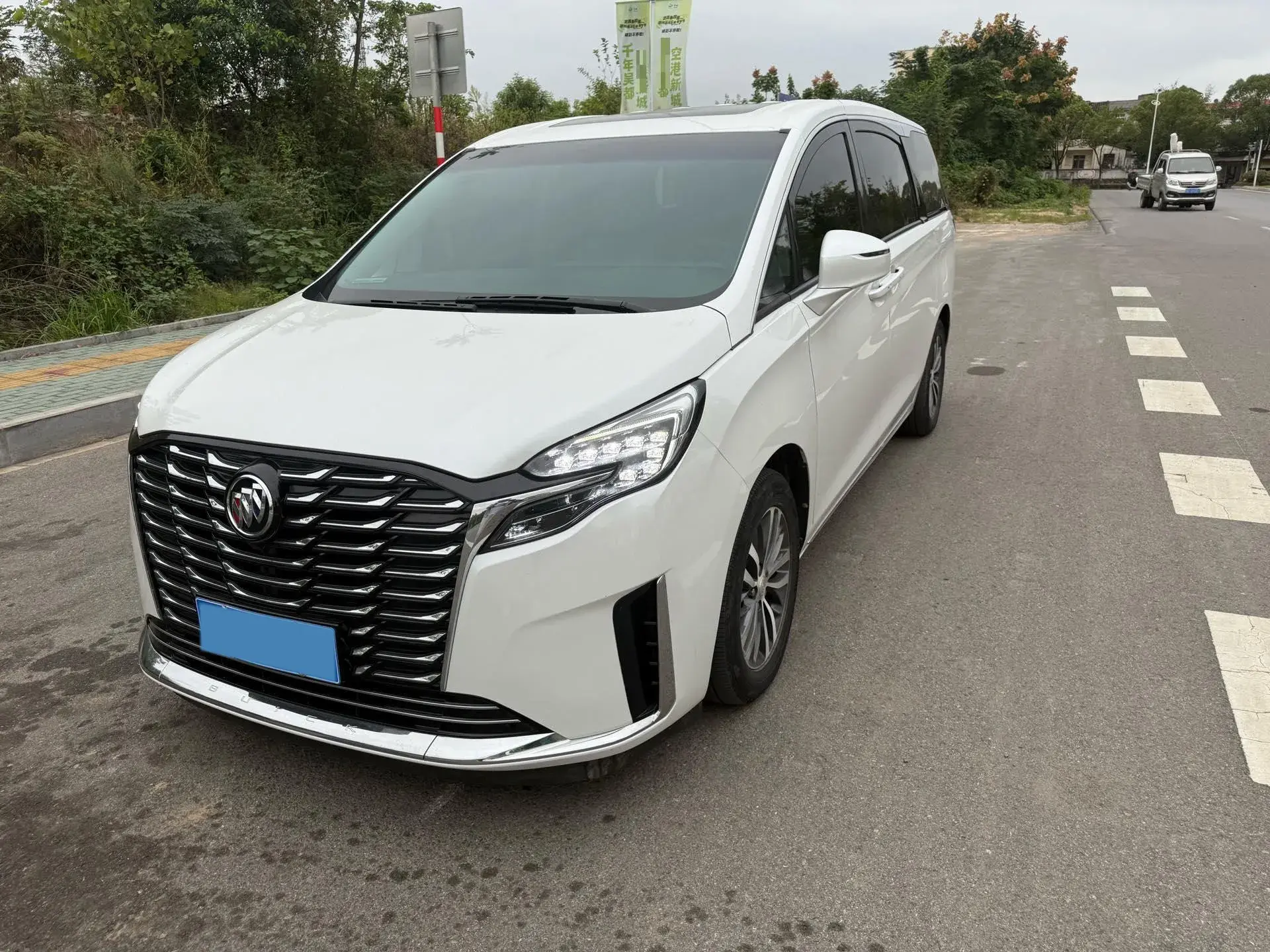 2023 BUICK GL8 view 1