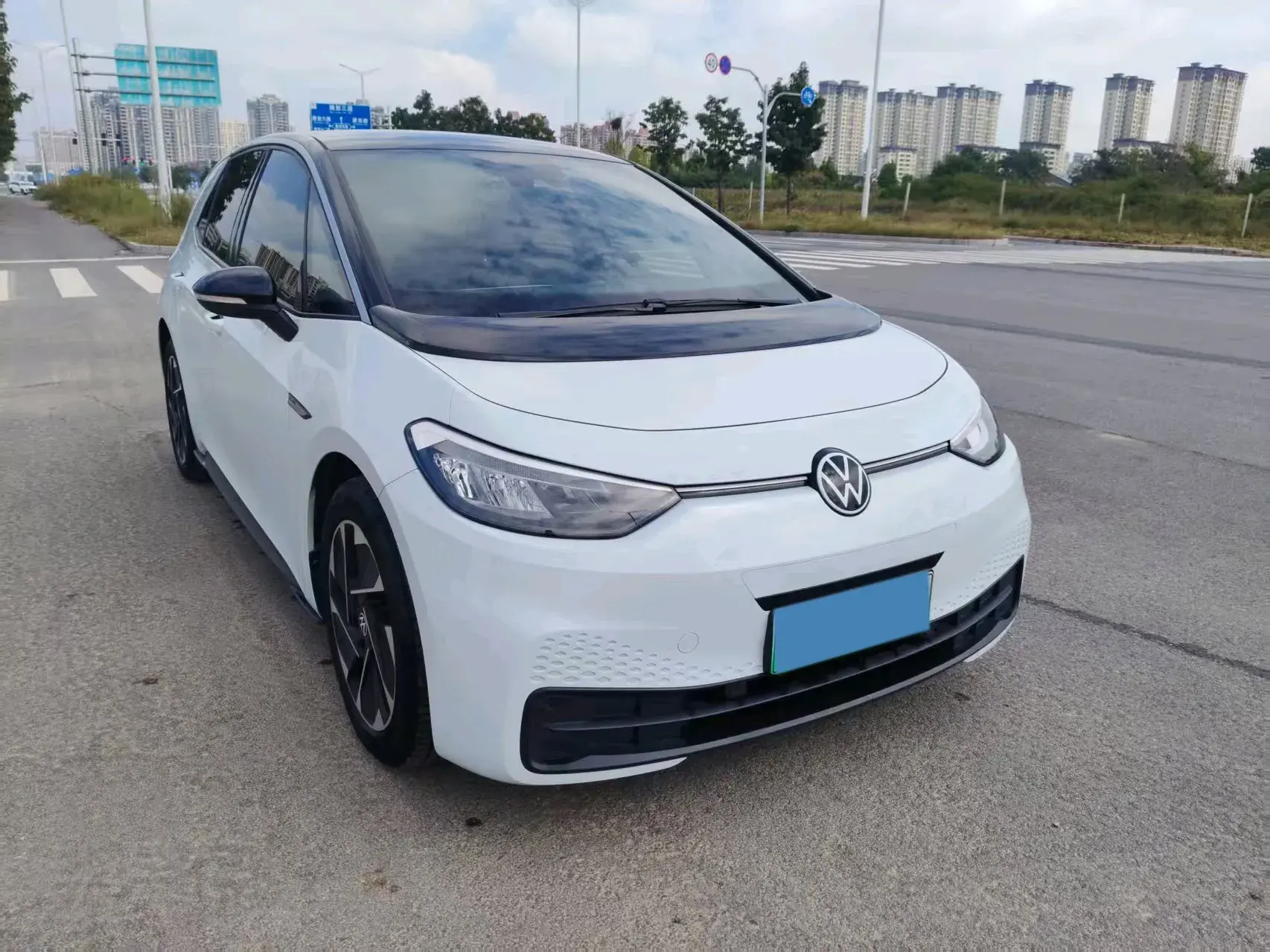 2023 VOLKSWAGEN ID.3 thumbnail 3