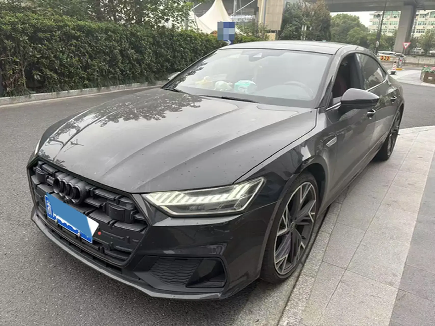 2023 AUDI A7L view 1