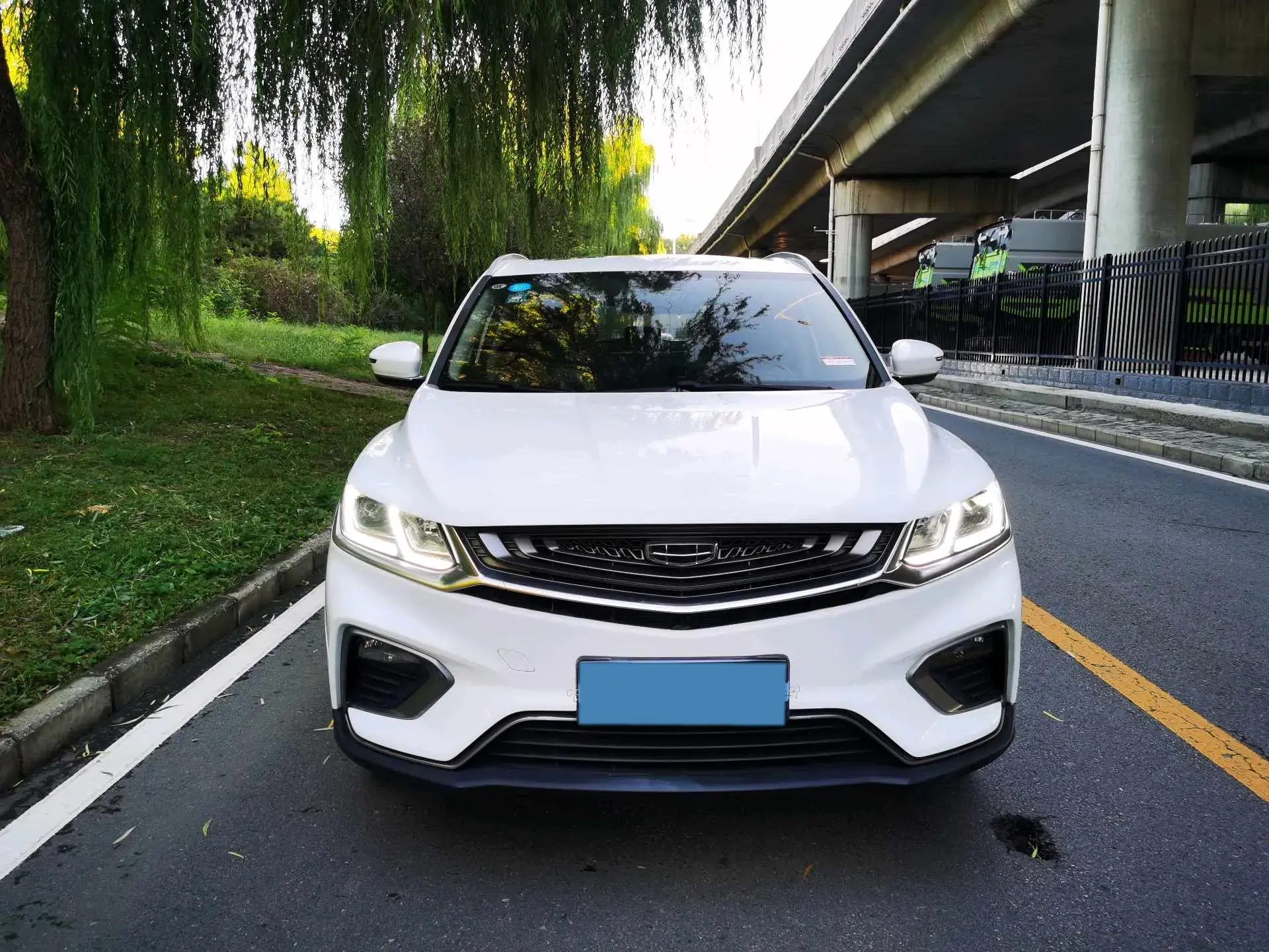 2019 GEELY COOLRAY thumbnail 2