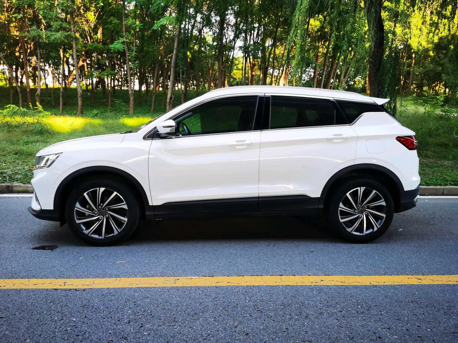 2019 GEELY COOLRAY thumbnail 4